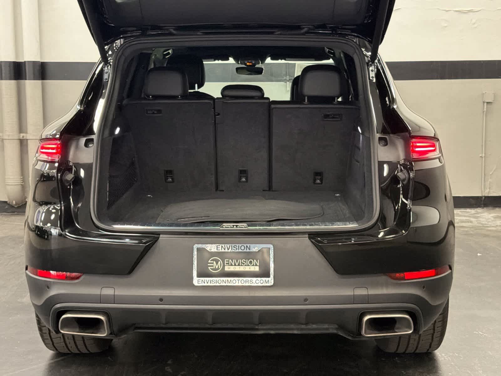 Used 2024 Porsche Cayenne AWD/4WD image 16
