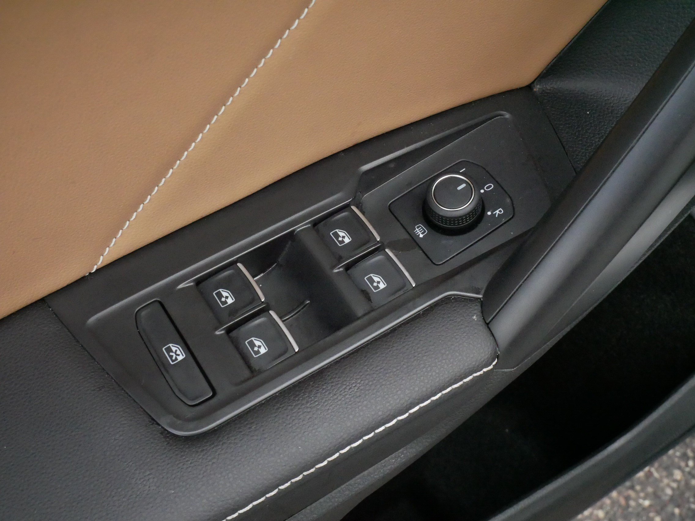 Used 2024 Volkswagen Tiguan SE R-Line AWD/4WD image 19