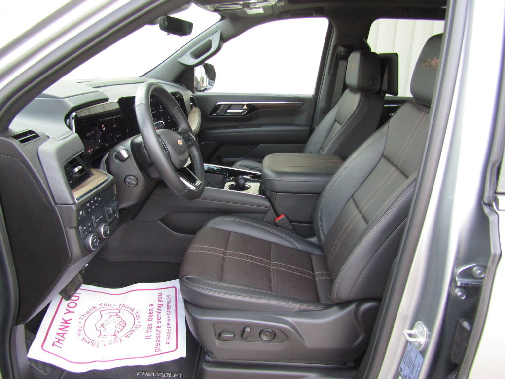Used 2025 Chevrolet Suburban High Country AWD/4WD image 35