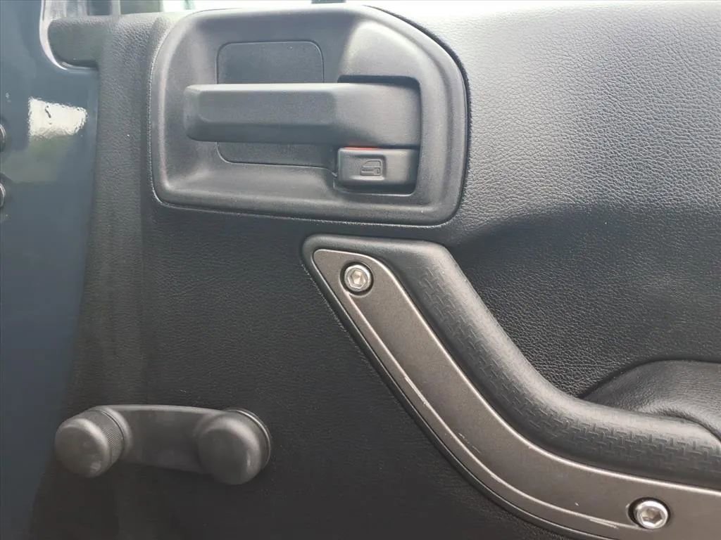 Used 2016 Jeep Wrangler Unlimited Sport w/ Connectivity Group image 10