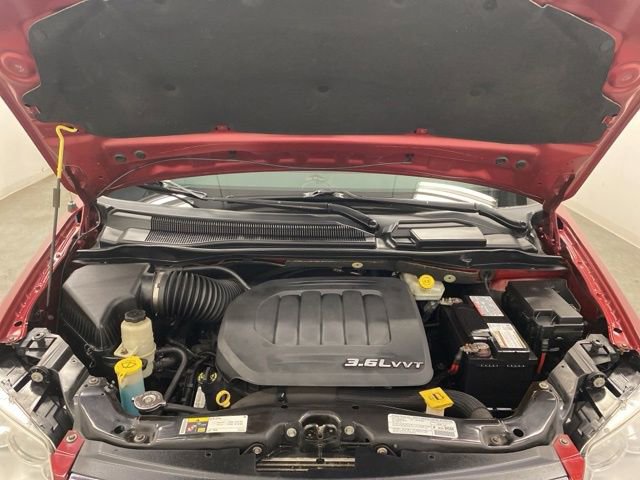 Used 2013 Chrysler Town & Country Touring image 30