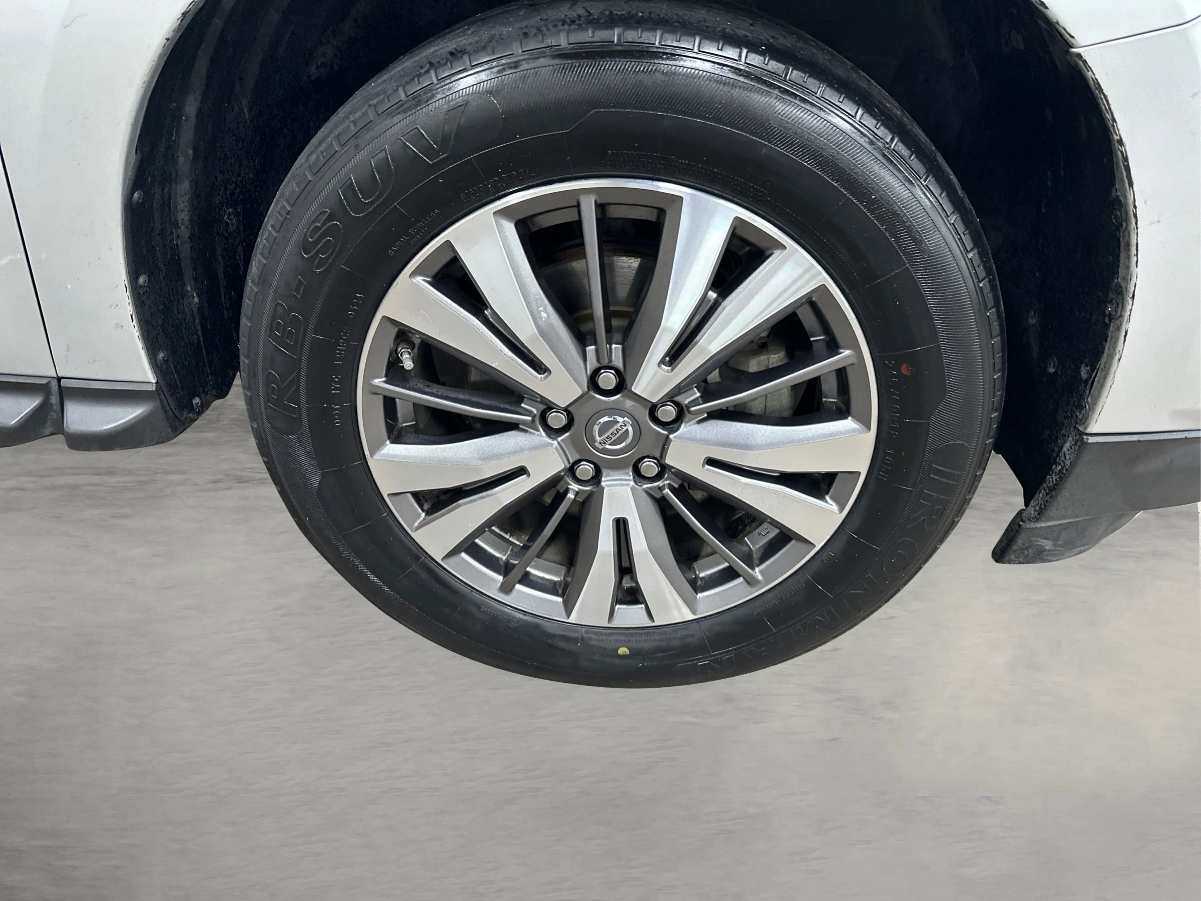 Used 2019 Nissan Pathfinder SV image 17