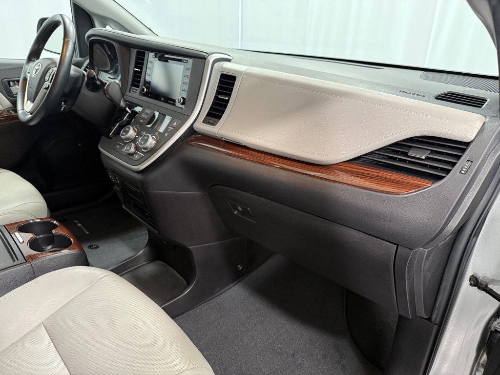 Used 2020 Toyota Sienna Limited Premium image 17