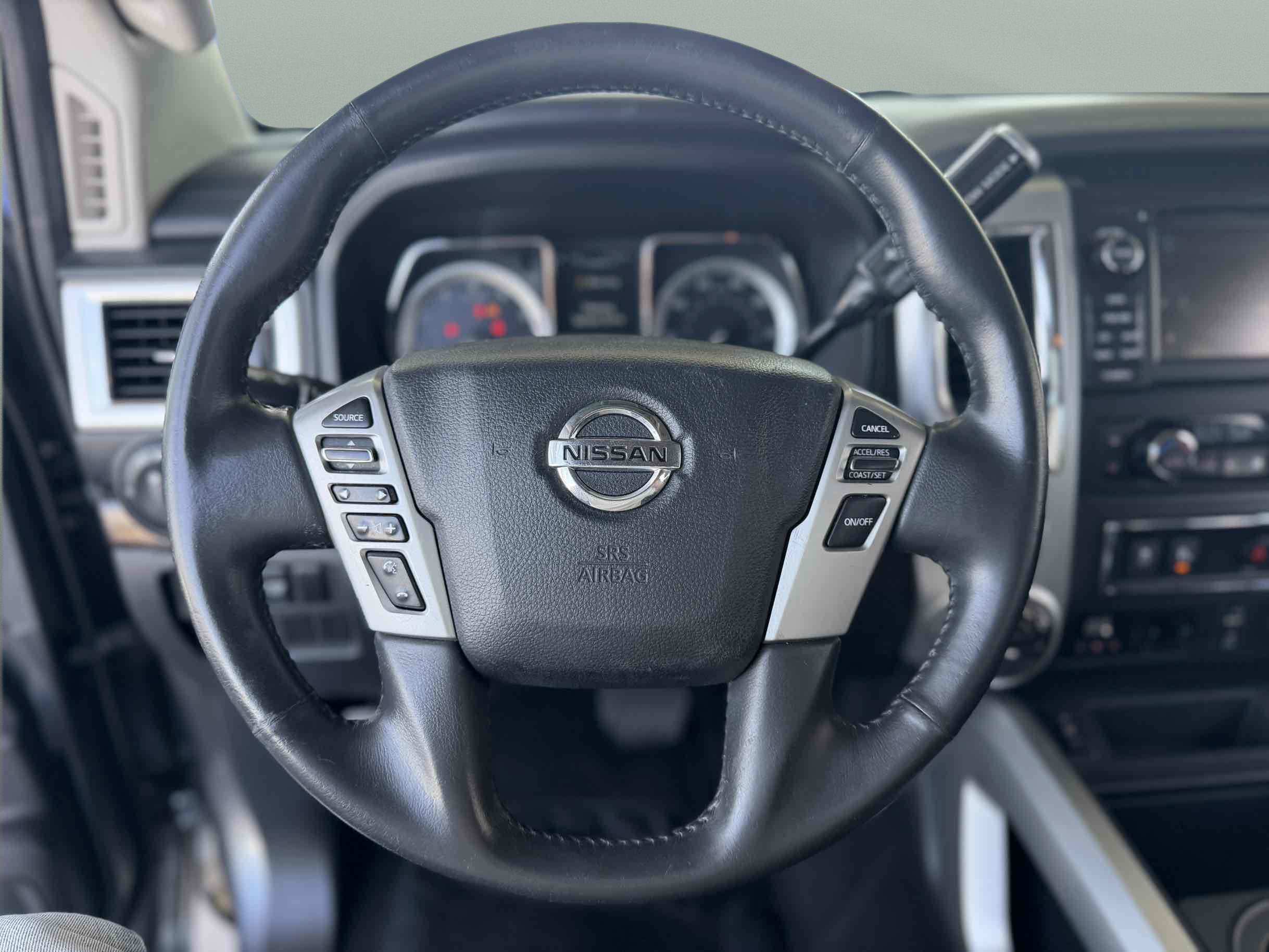 Used 2018 Nissan Titan SV w/ SV Convenience Package AWD/4WD image 18