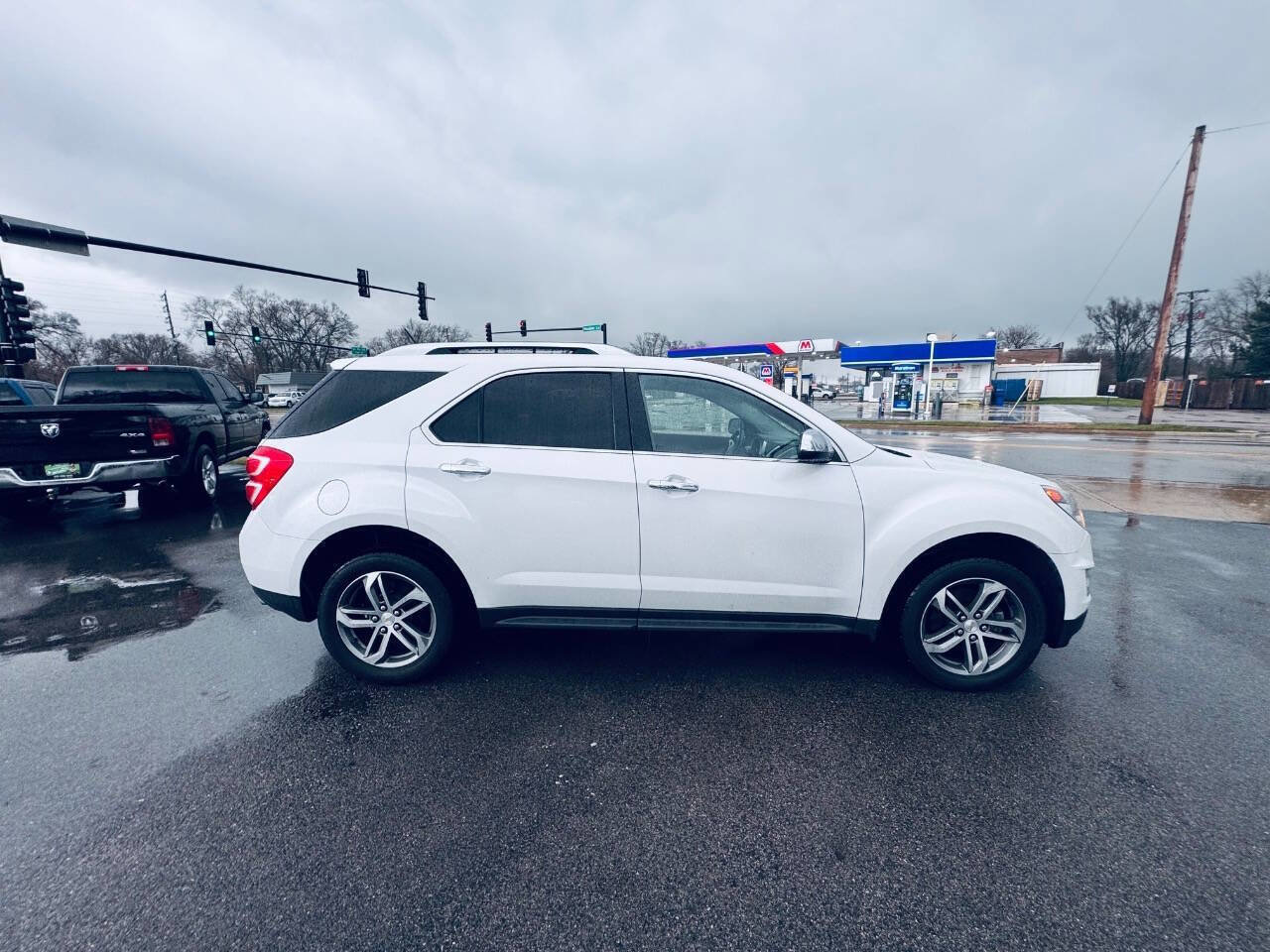 Used 2016 Chevrolet Equinox LTZ w/ Enhanced Convenience Package image 6