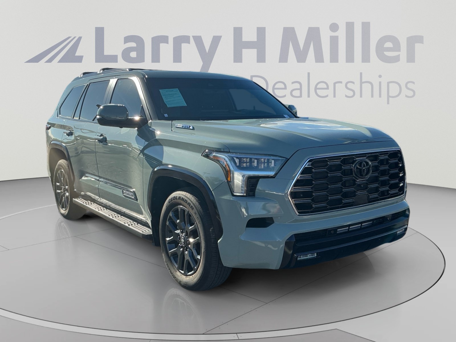 Used 2025 Toyota Sequoia Platinum AWD/4WD image 7