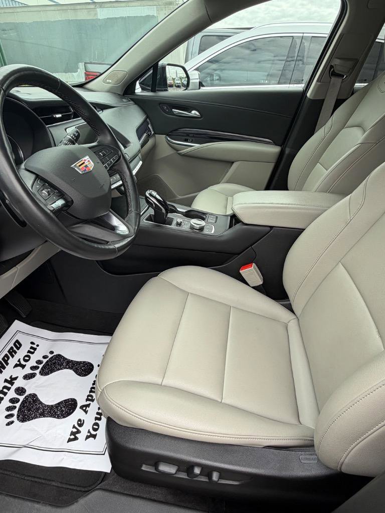 Used 2022 Cadillac XT4 Luxury w/ Cold Weather Package image 11
