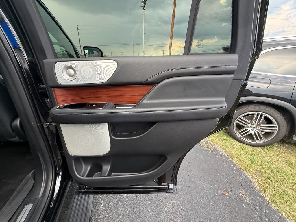 Used 2020 Lincoln Navigator Reserve w/ Luxury Package AWD/4WD image 21