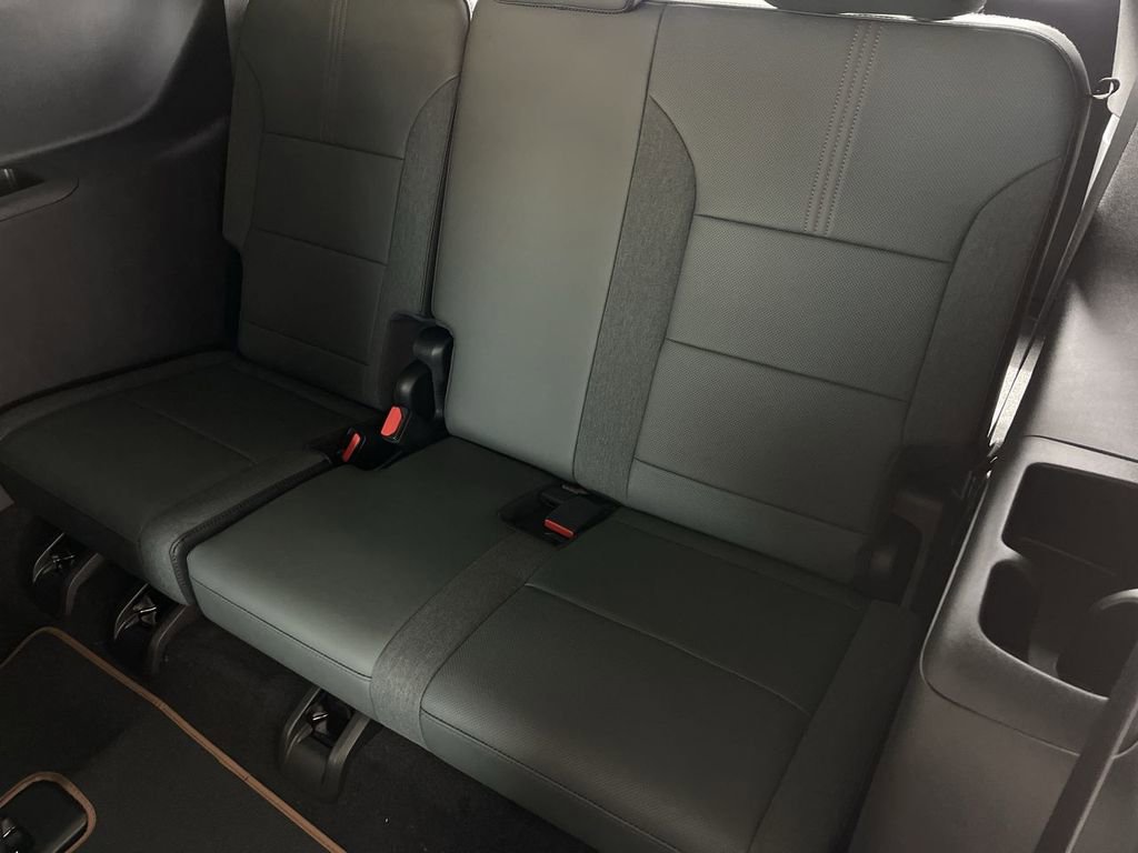 New 2026 GMC Acadia AT4 w/ Luxury Package image 36