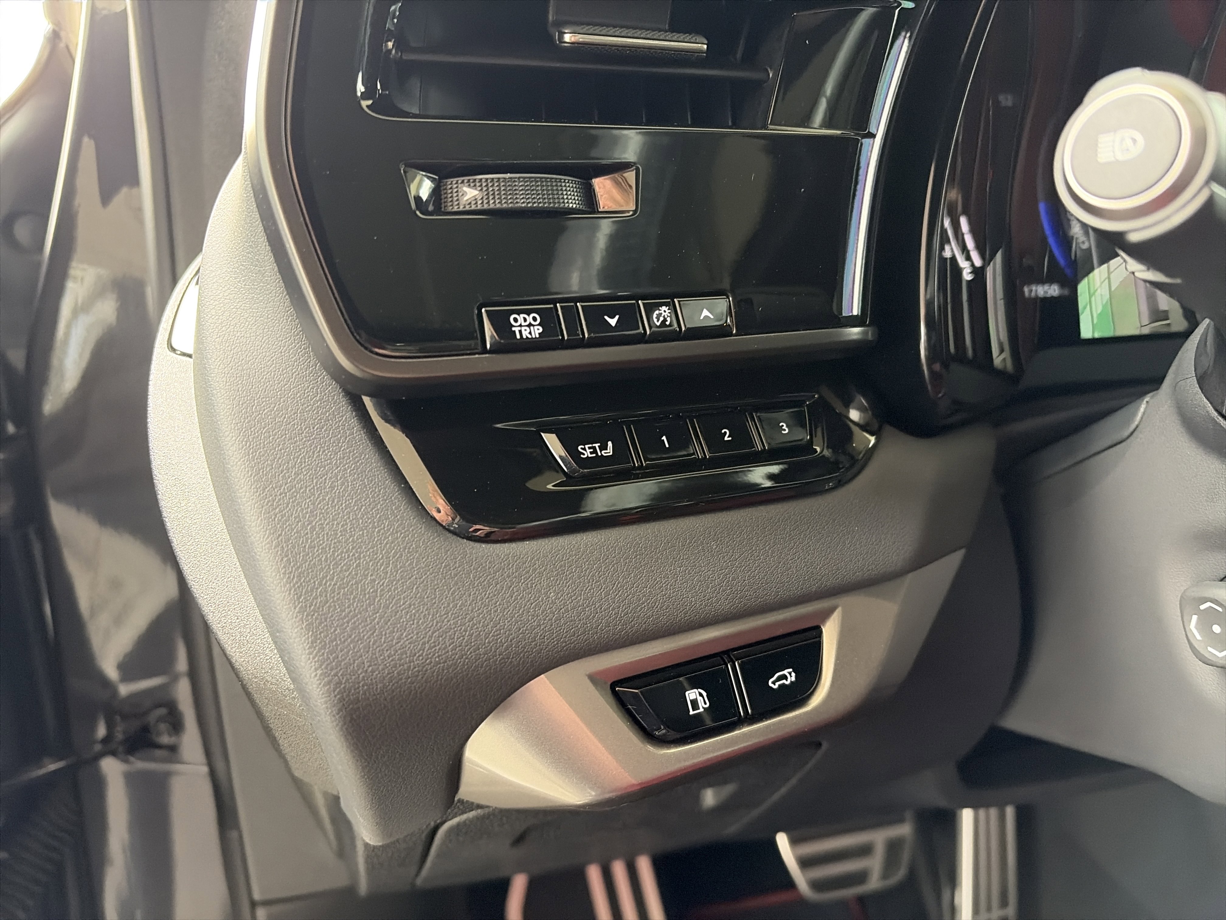 Used 2024 Lexus RX 500h F Sport w/ Technology Package image 24