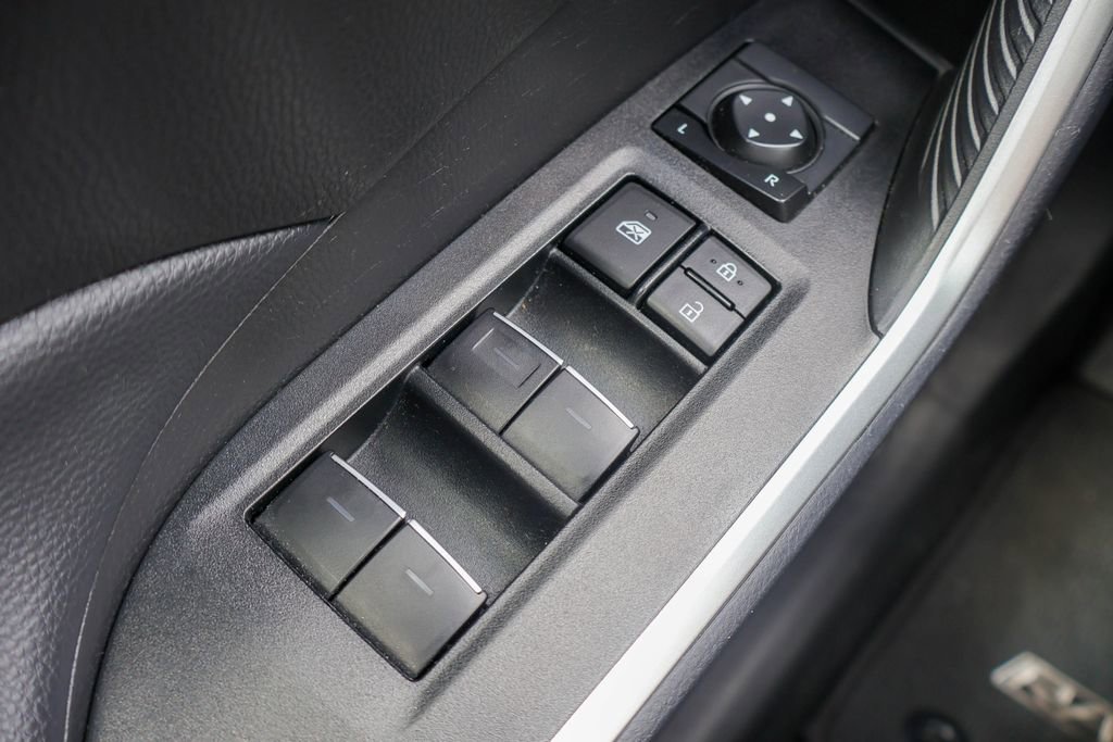 Used 2025 Toyota RAV4 XLE image 17