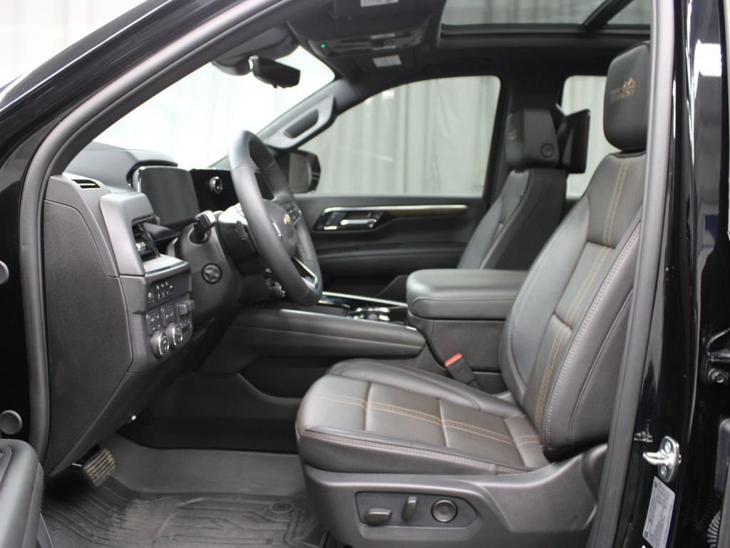 Used 2025 Chevrolet Tahoe High Country AWD/4WD image 15