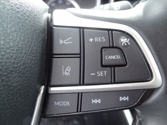 Used 2023 Toyota Highlander XLE image 22