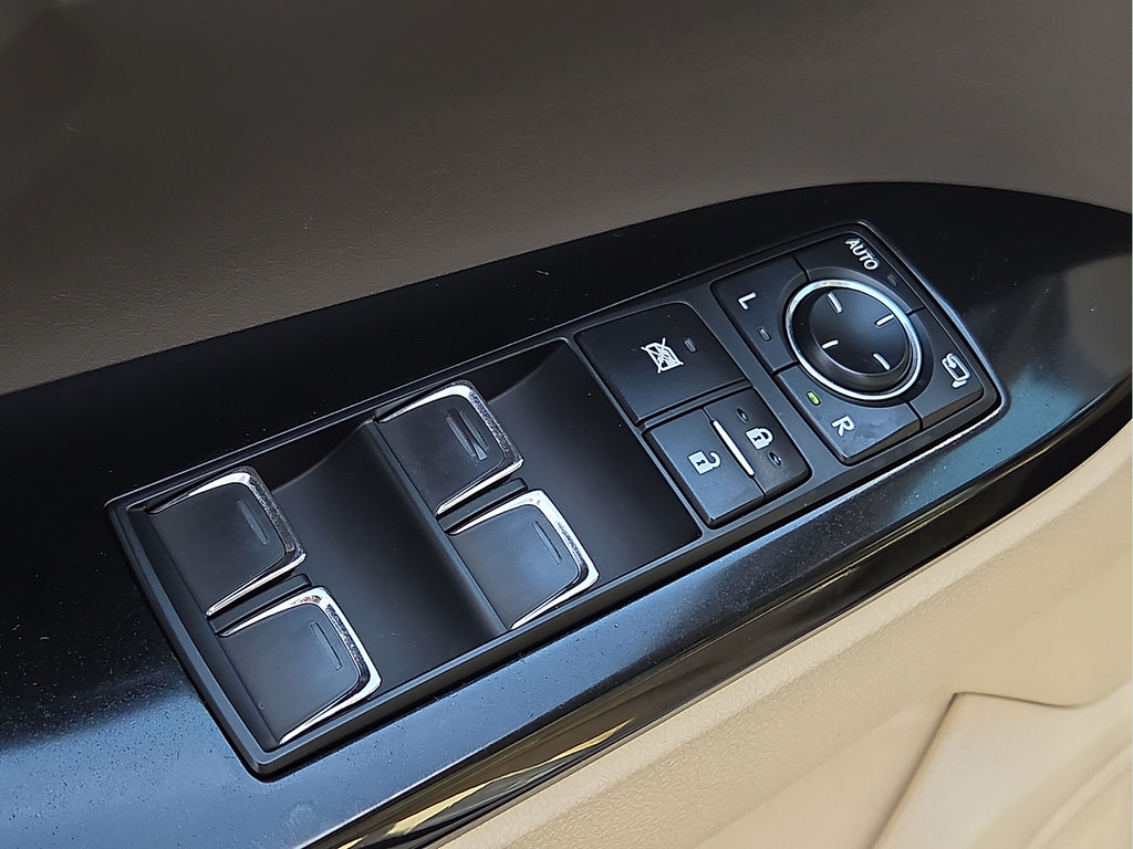 Used 2019 Lexus LX 570 4WD w/ Luxury Package image 14