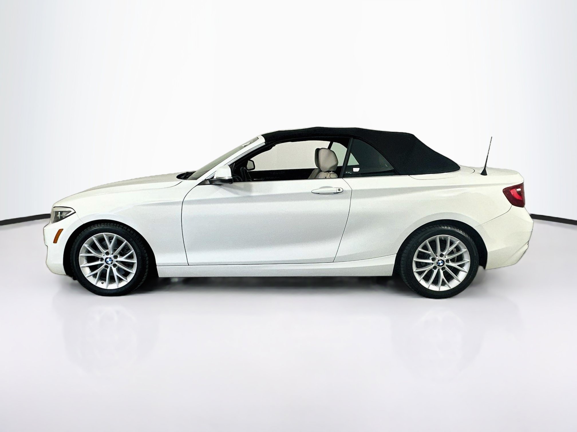 Used 2016 BMW 228i xDrive Convertible AWD/4WD image 8