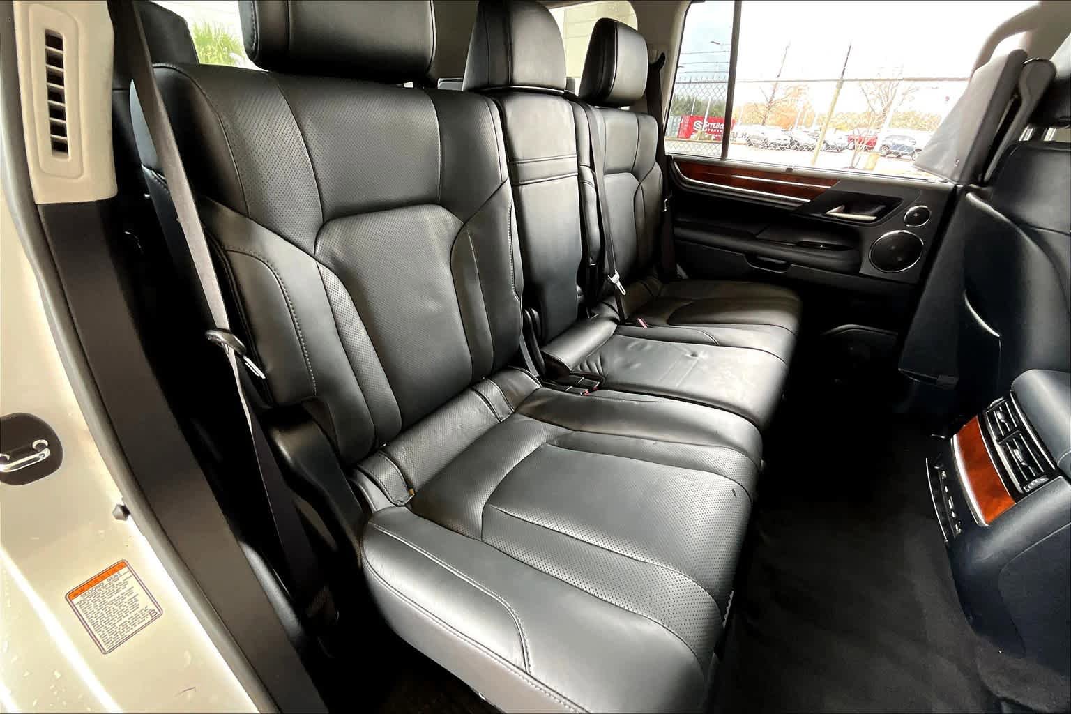 Used 2020 Lexus LX 570 4WD w/ Luxury Package image 20