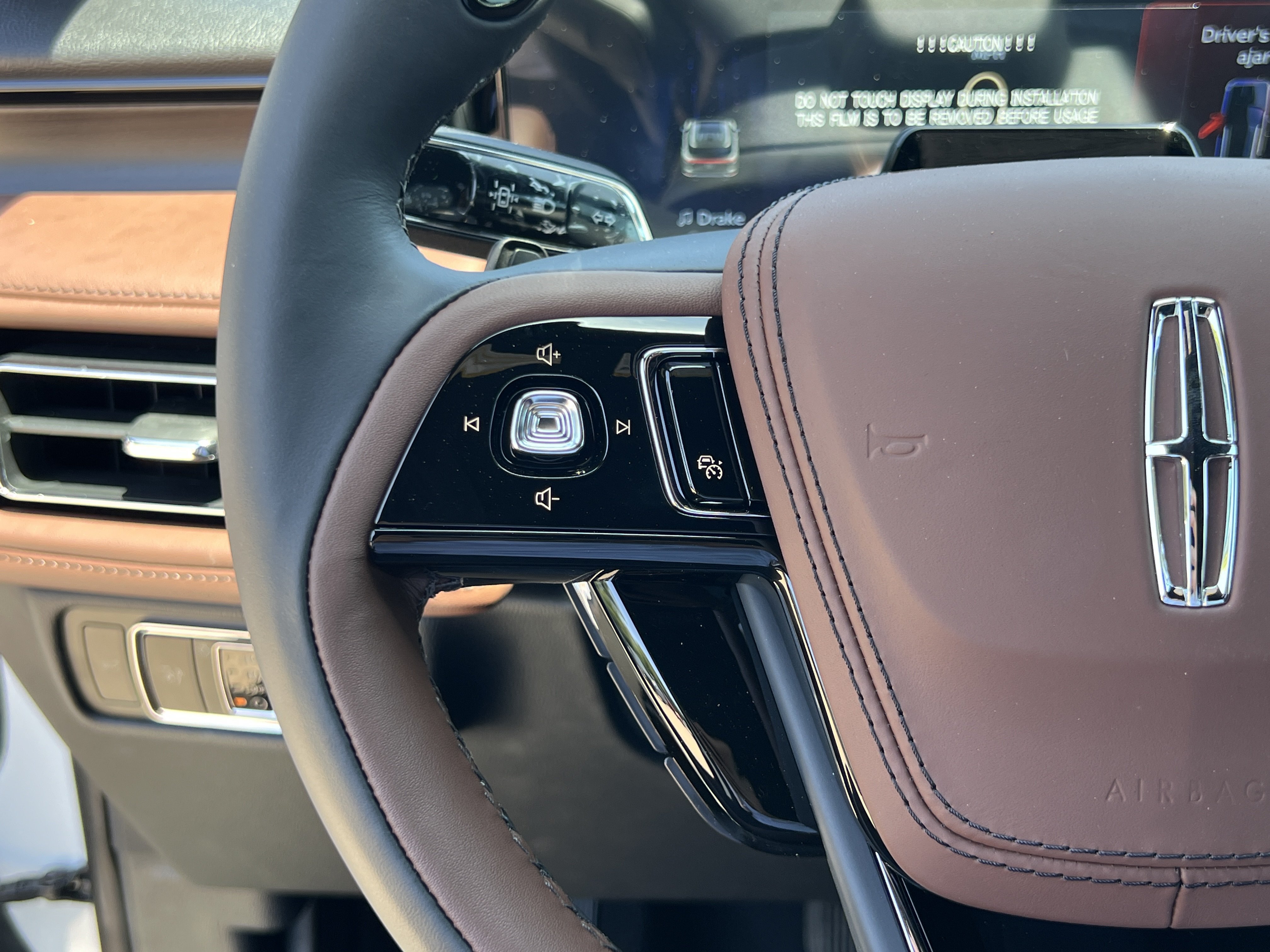 New 2026 Lincoln Aviator Reserve w/ Luxury Package RWD image 11