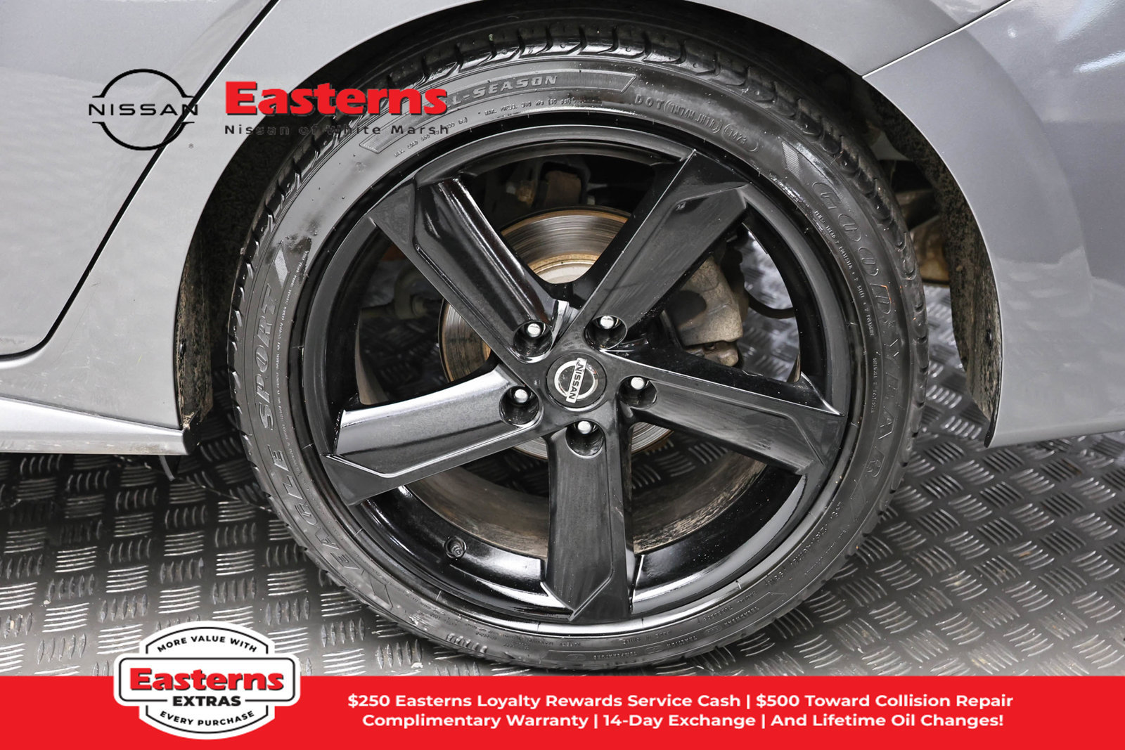 Used 2023 Nissan Sentra SR w/ Midnight Edition Package FWD image 8