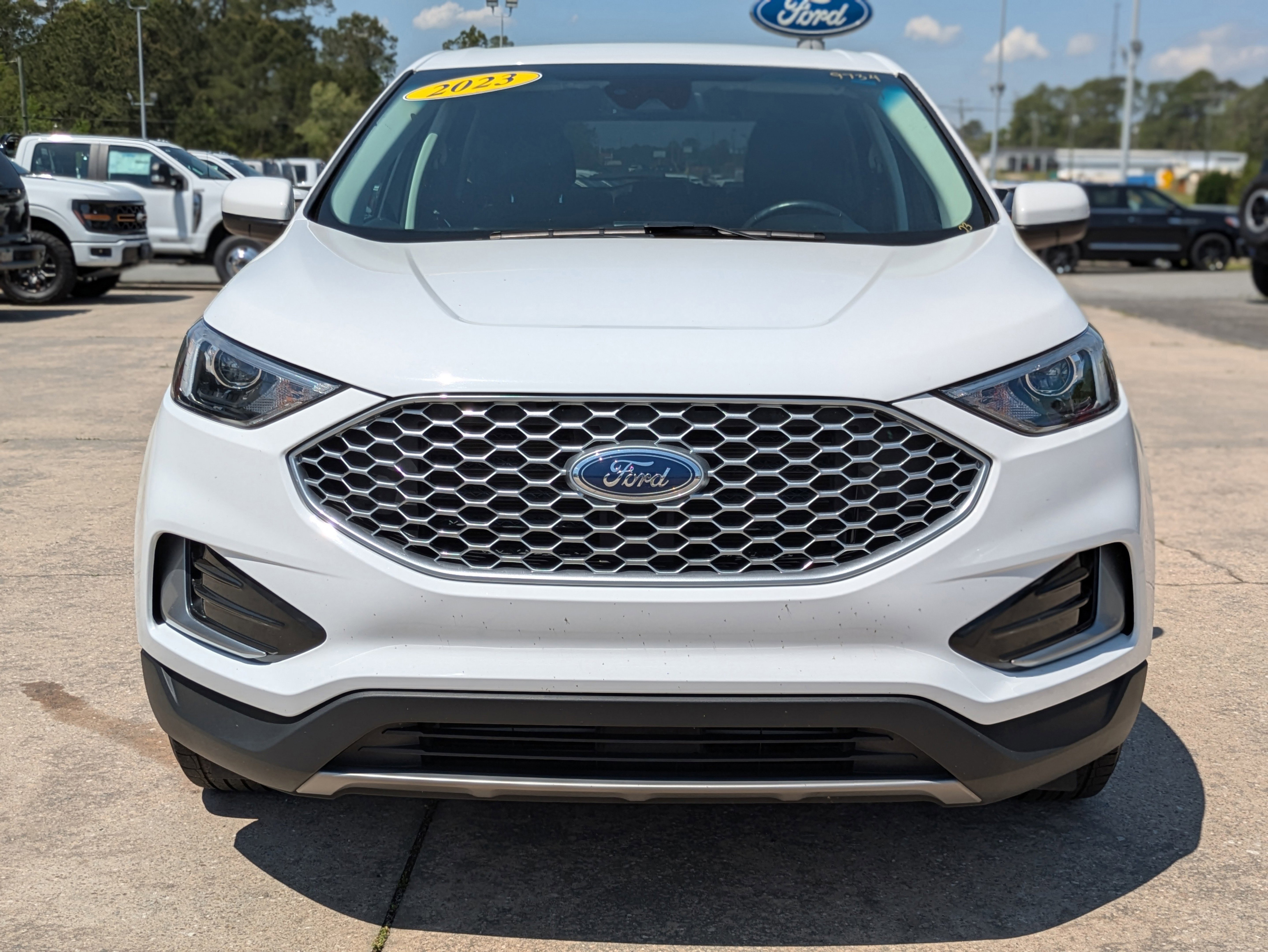 Used 2023 Ford Edge SEL image 3