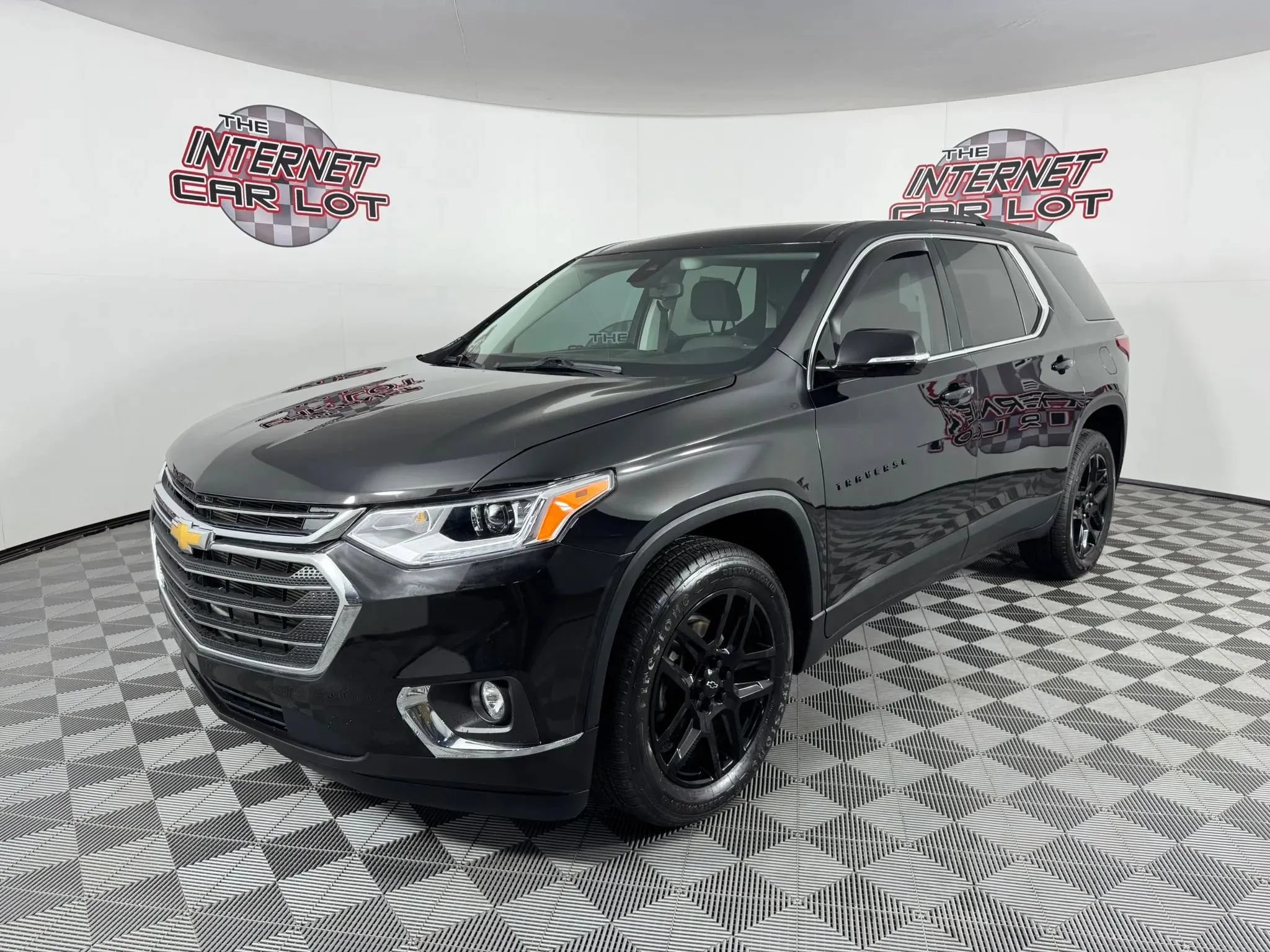 Used 2020 Chevrolet Traverse LT FWD image 3