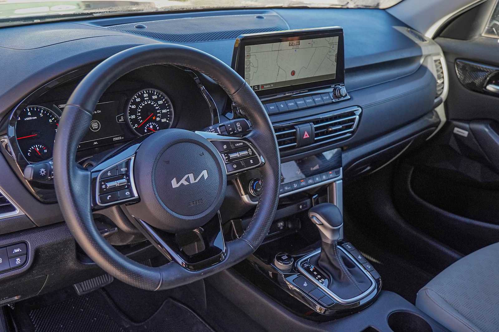 Used 2023 Kia Seltos SX image 9