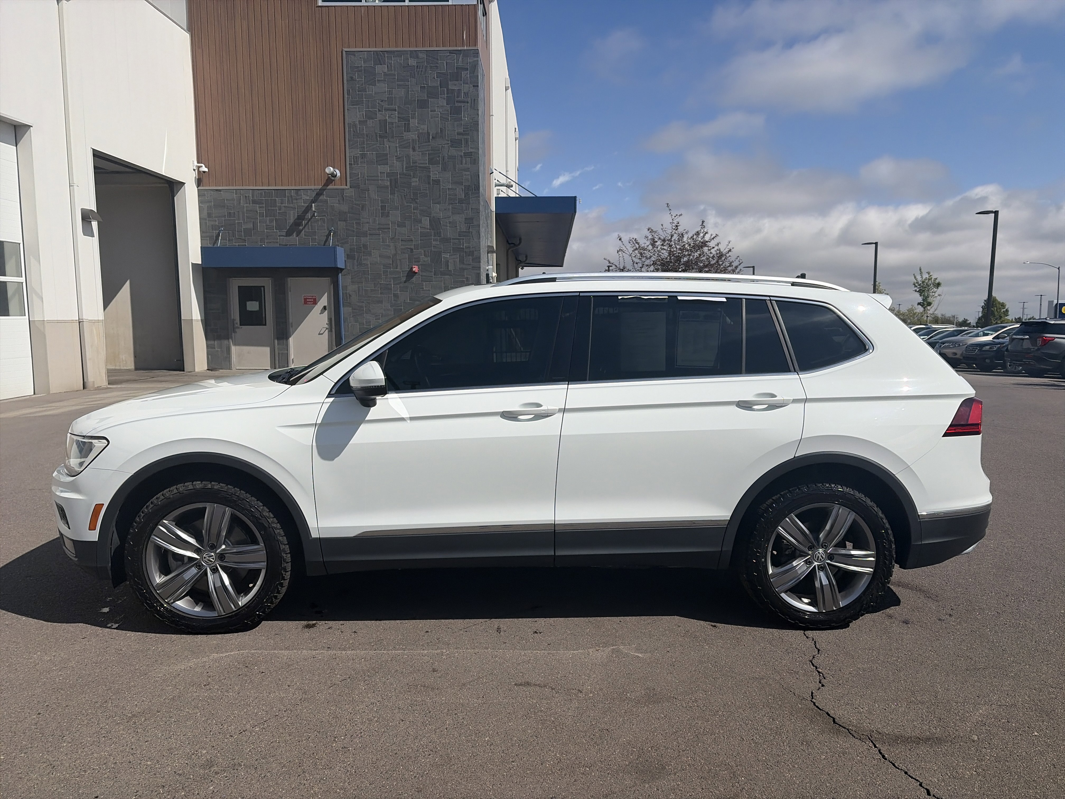 Used 2021 Volkswagen Tiguan SEL AWD/4WD image 8