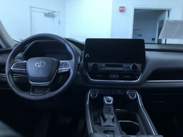Used 2025 Toyota Grand Highlander AWD image 19