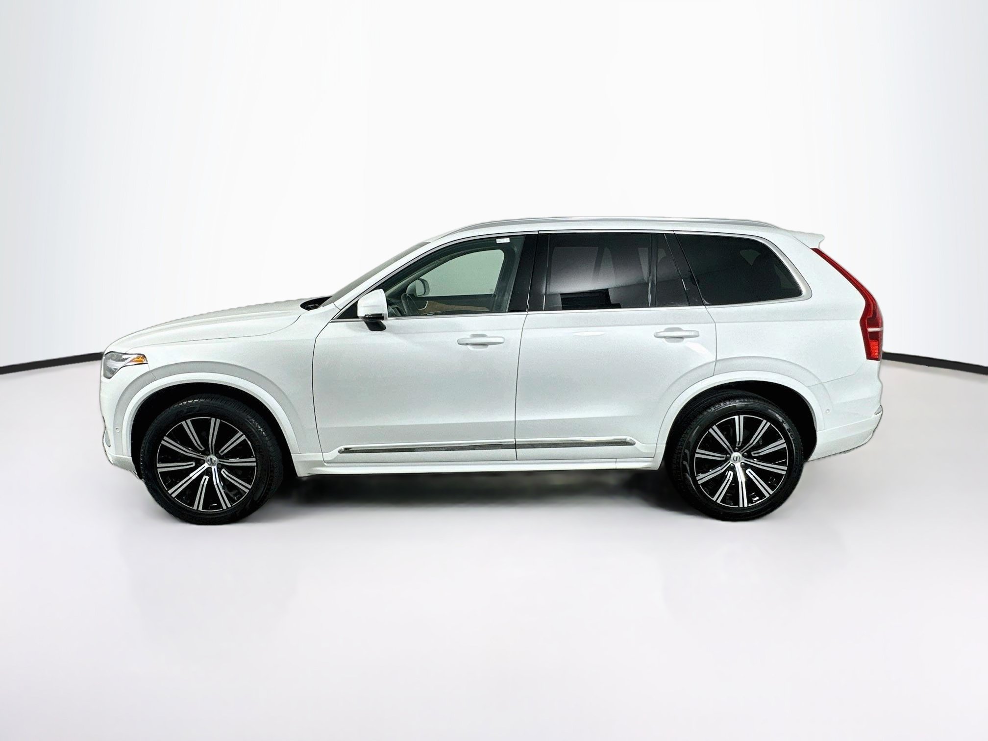 Used 2024 Volvo XC90 B6 Plus w/ Protection Package AWD/4WD image 4
