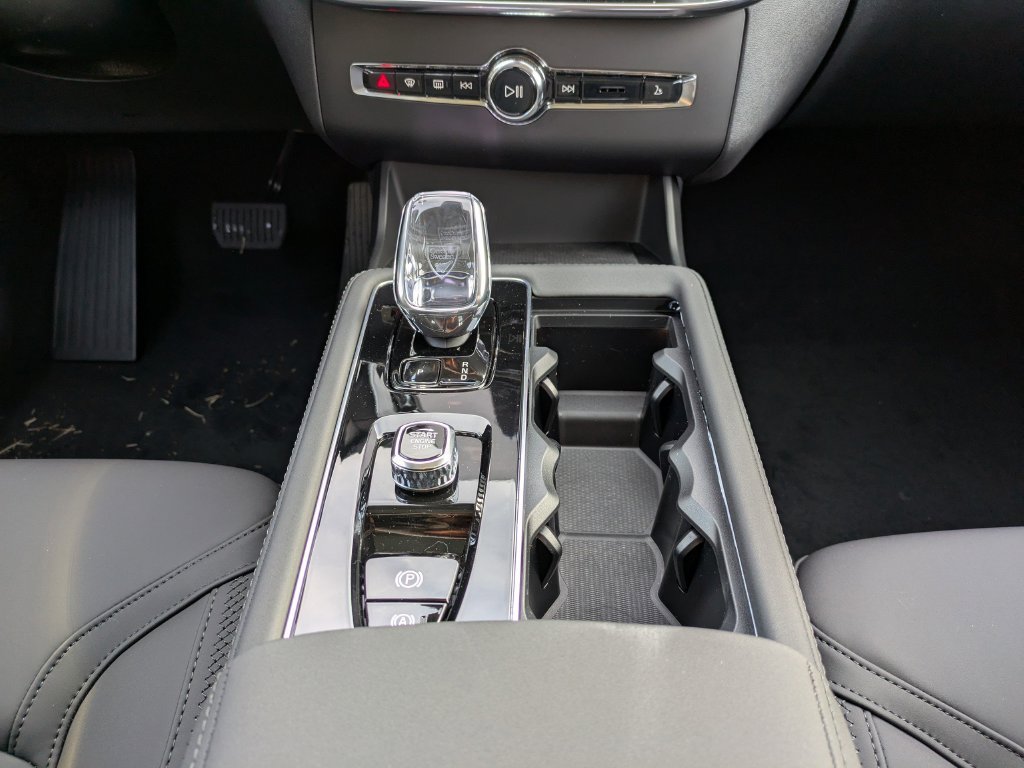 New 2026 Volvo XC90 B6 Plus w/ Protection Package Premier AWD/4WD image 18