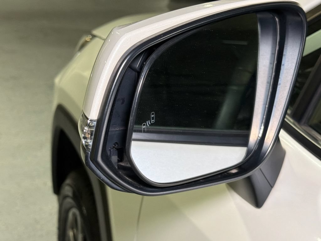 Used 2022 Toyota RAV4 XLE Premium AWD/4WD image 18