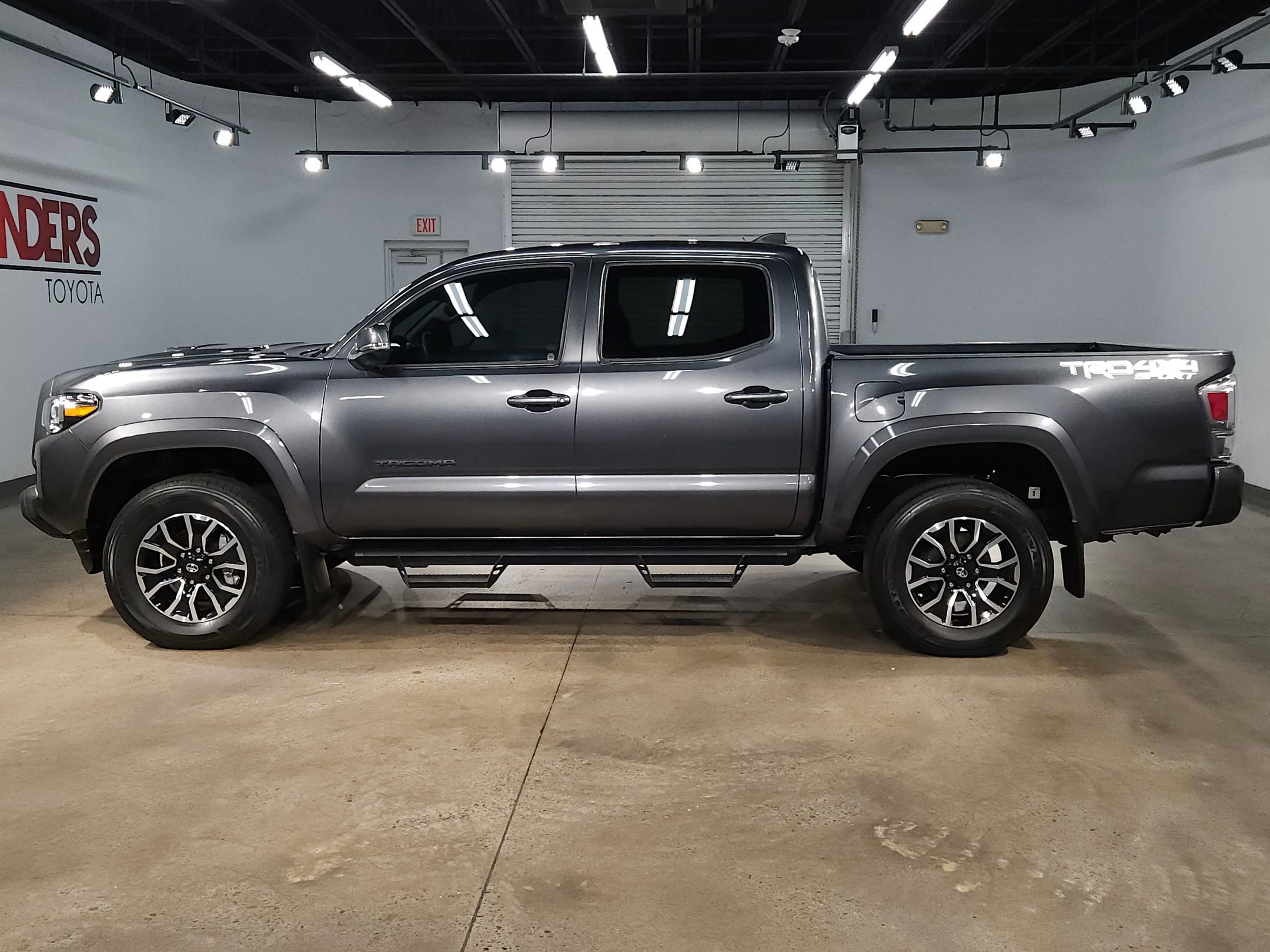 Used 2022 Toyota Tacoma TRD Sport image 4