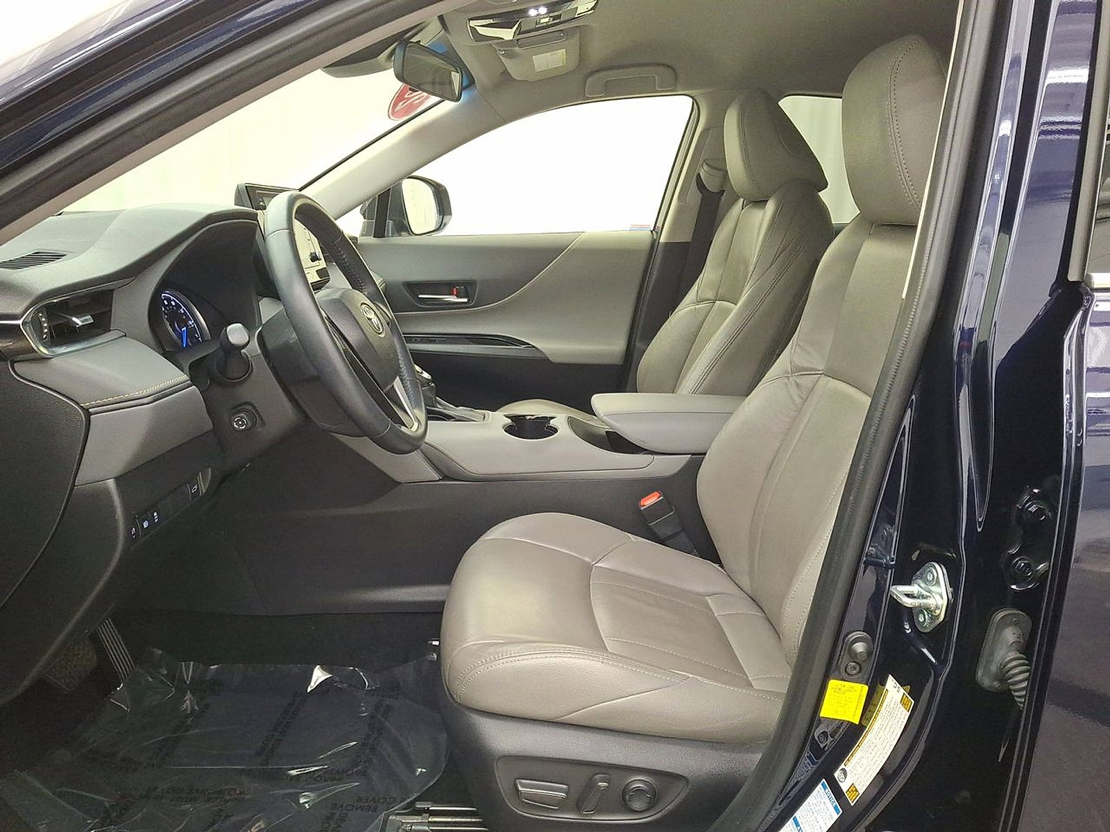 Certified 2022 Toyota Venza LE AWD/4WD image 11