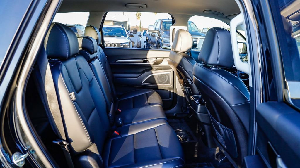 Used 2025 Kia Telluride LX image 19
