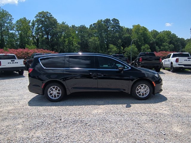 New 2027 Chrysler Pacifica LX FWD image 6