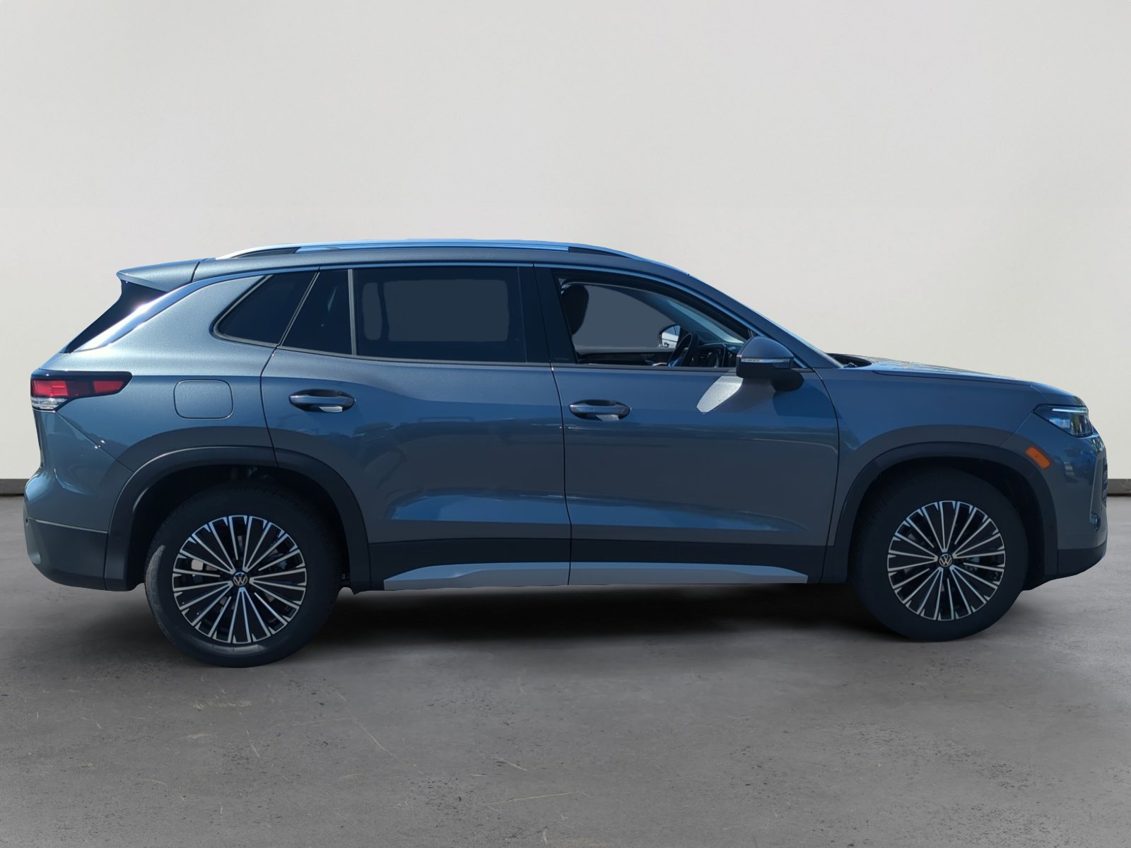 New 2025 Volkswagen Tiguan S image 6