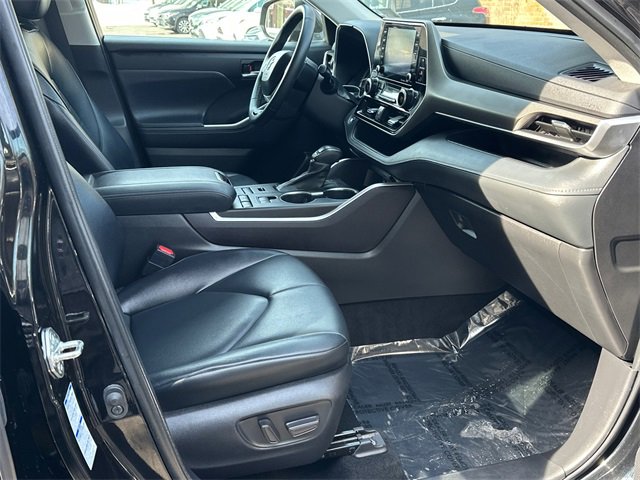 Certified 2022 Toyota Highlander XLE image 11