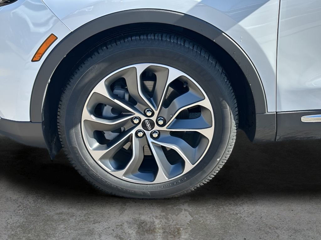 Used 2022 Lincoln Nautilus Reserve image 9