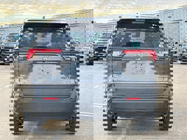 Used 2021 Toyota RAV4 XLE image 8