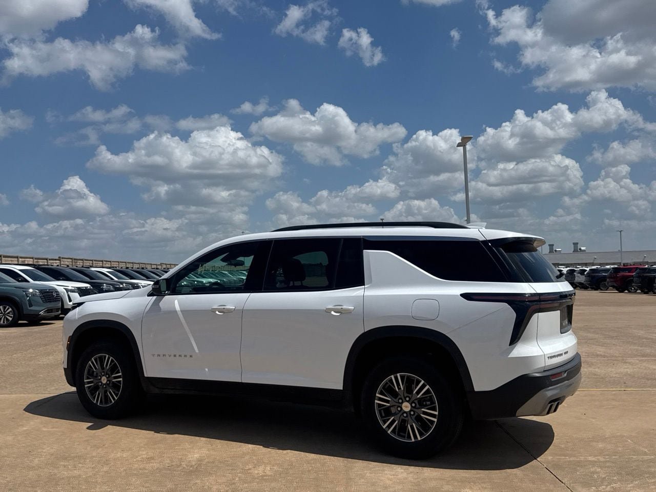 Used 2025 Chevrolet Traverse LT AWD/4WD image 15