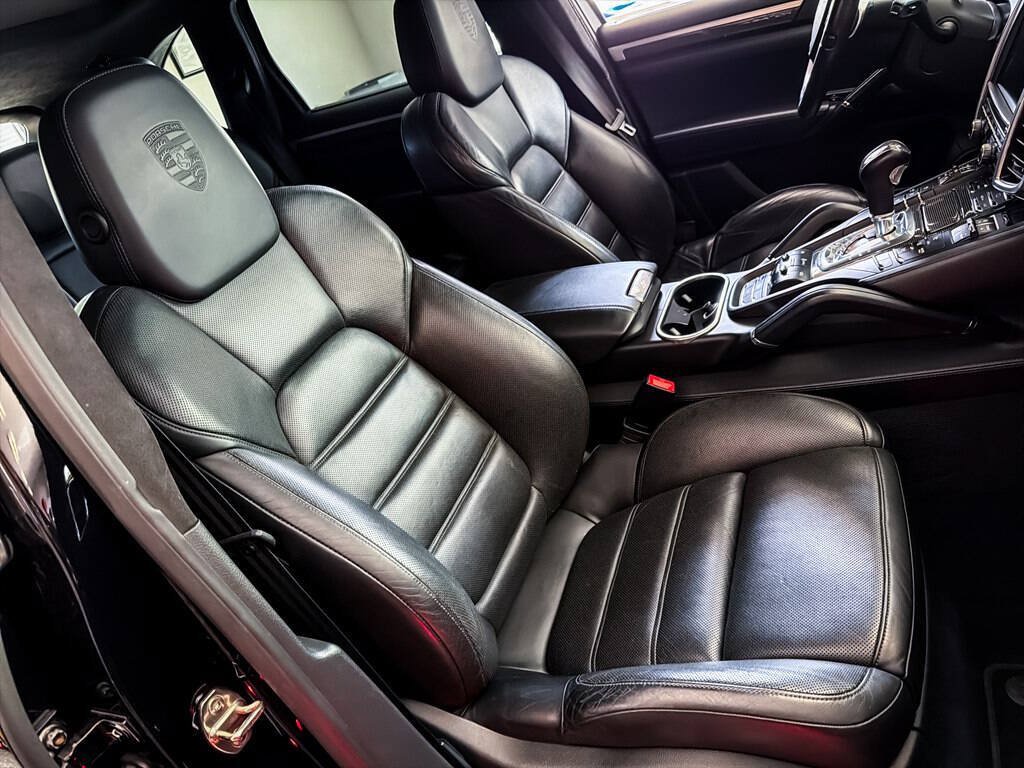 Used 2014 Porsche Cayenne Turbo S AWD/4WD image 31