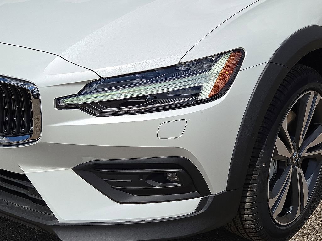 New 2026 Volvo V60 B5 Cross Country Plus w/ Protection Package Premier image 9
