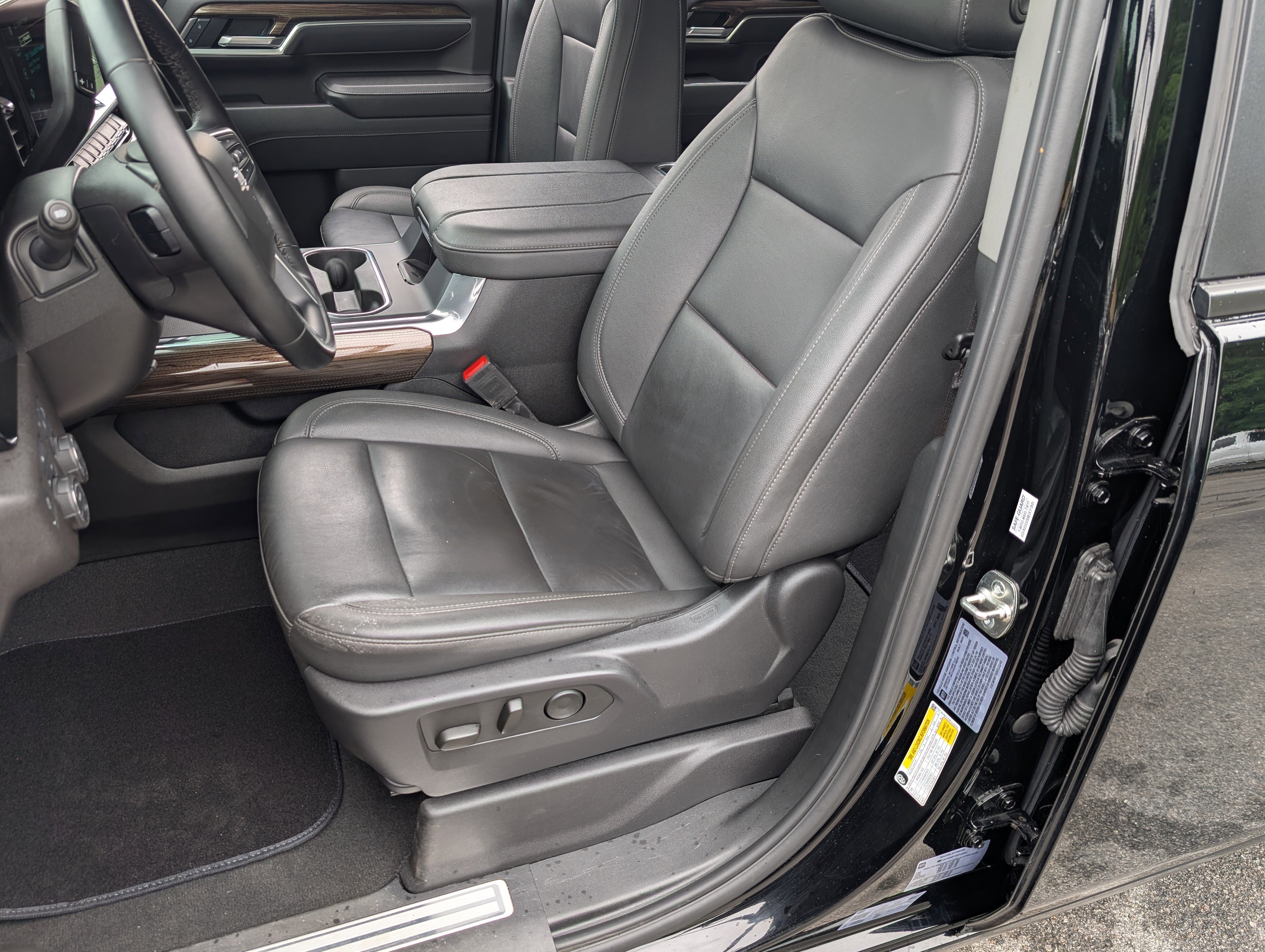 Used 2025 Chevrolet Silverado 2500 LT w/ Trail Boss Package AWD/4WD image 16