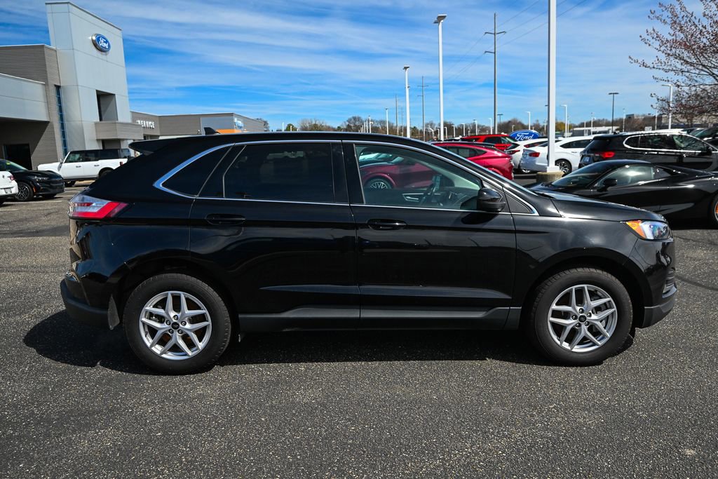 Certified 2024 Ford Edge SEL w/ Convenience Package AWD/4WD image 3