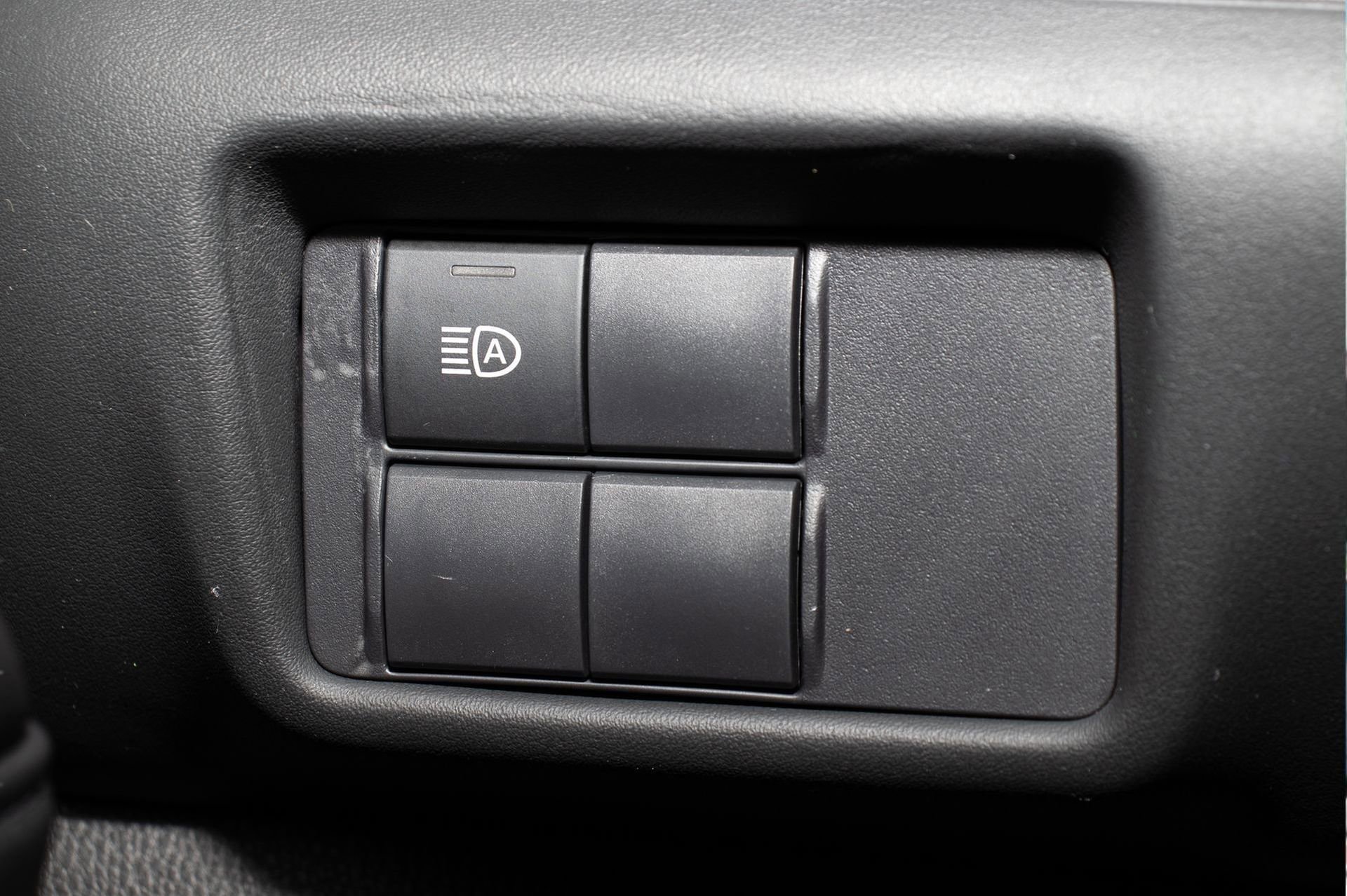 Used 2020 Toyota Highlander L image 27