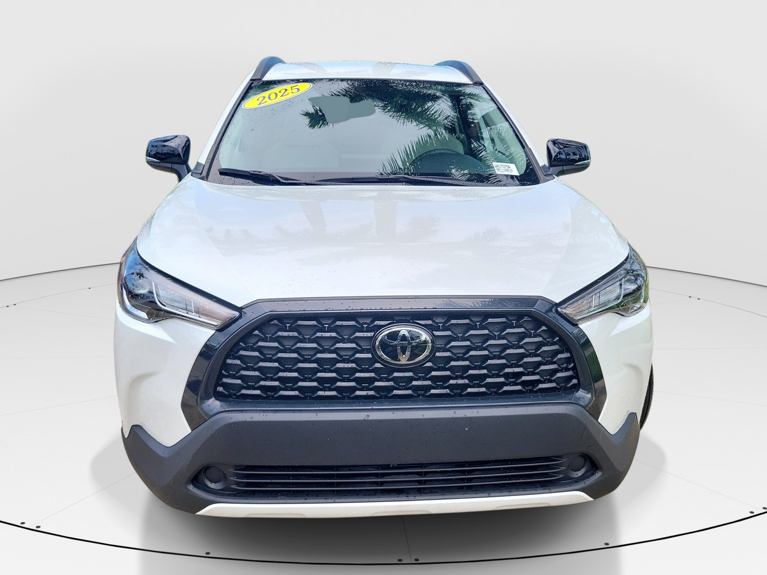 Used 2025 Toyota Corolla Cross LE FWD image 2