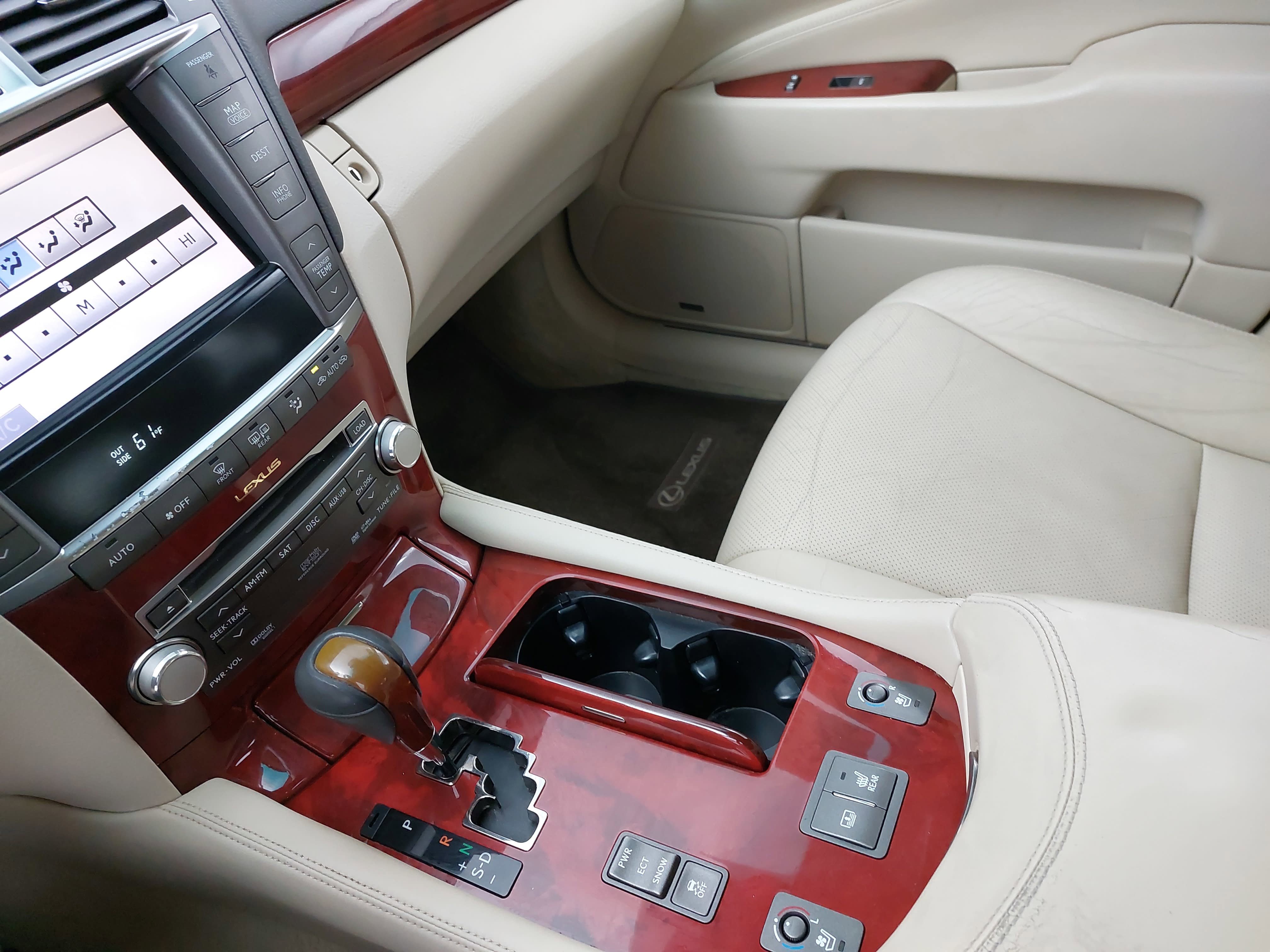 Used 2011 Lexus LS 460 w/ Luxury Value Edition RWD image 25
