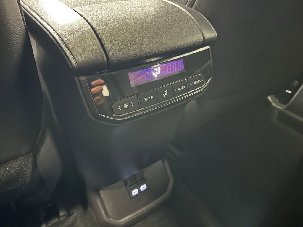 Used 2025 Toyota Highlander XLE image 52