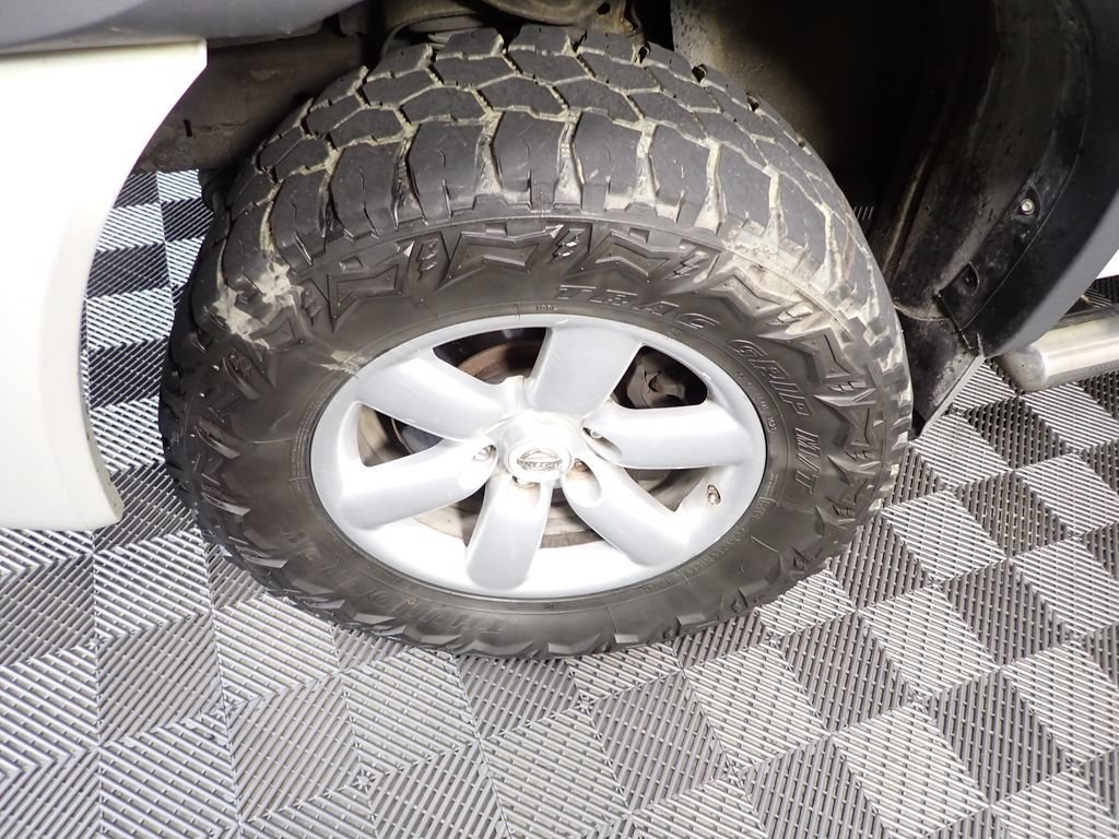 Used 2011 Nissan Titan SV w/ SV Value Truck Pkg AWD/4WD image 34