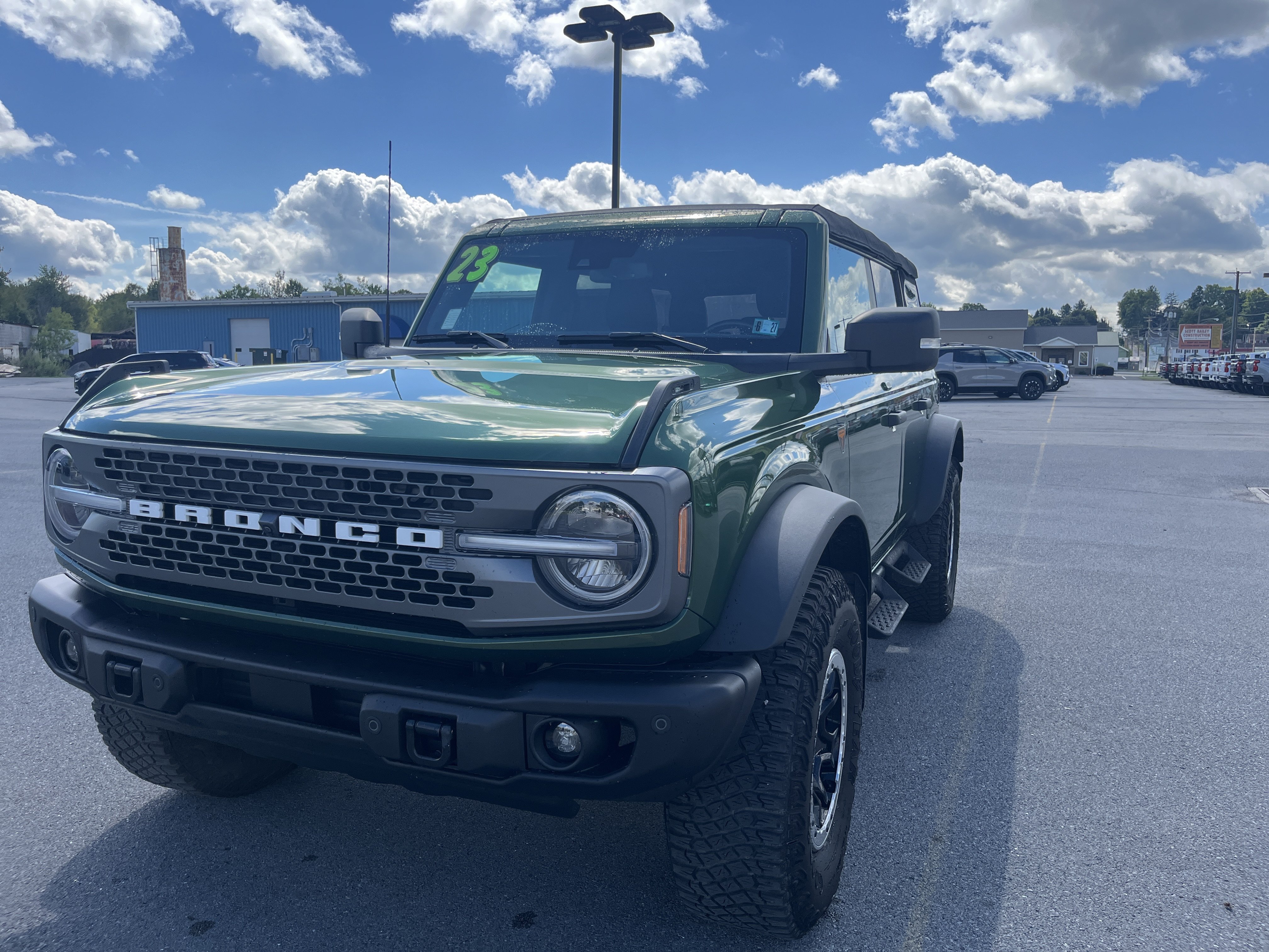 Used 2023 Ford Bronco Badlands w/ Sasquatch Package AWD/4WD video 2