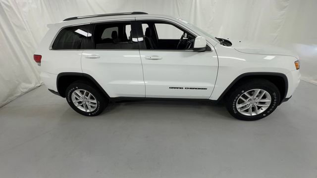 Used 2018 Jeep Grand Cherokee Laredo AWD/4WD image 2